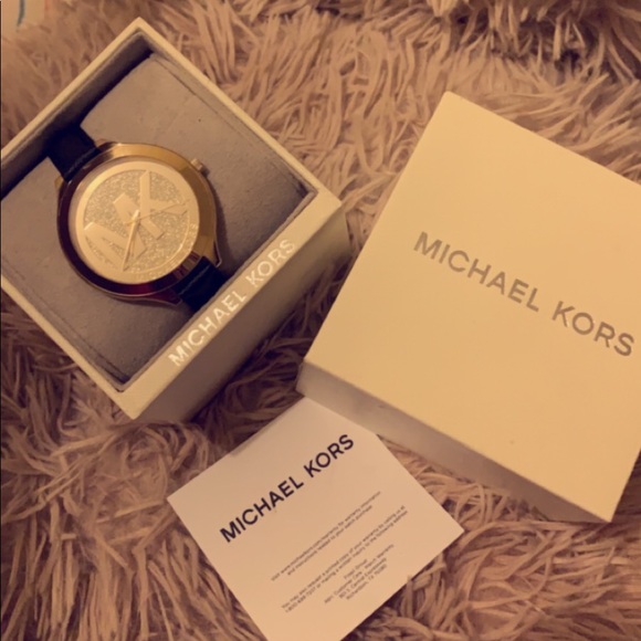 Authentic, Gold, Michael Kors watch - Picture 2 of 3